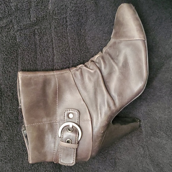 Woman's leather ankle boots*** - Picture 2 of 6